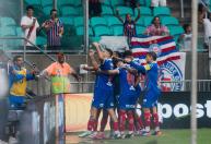 Em jogo agitado, Bahia vence São Paulo em casa e volta a colar no G4 do Brasileirão