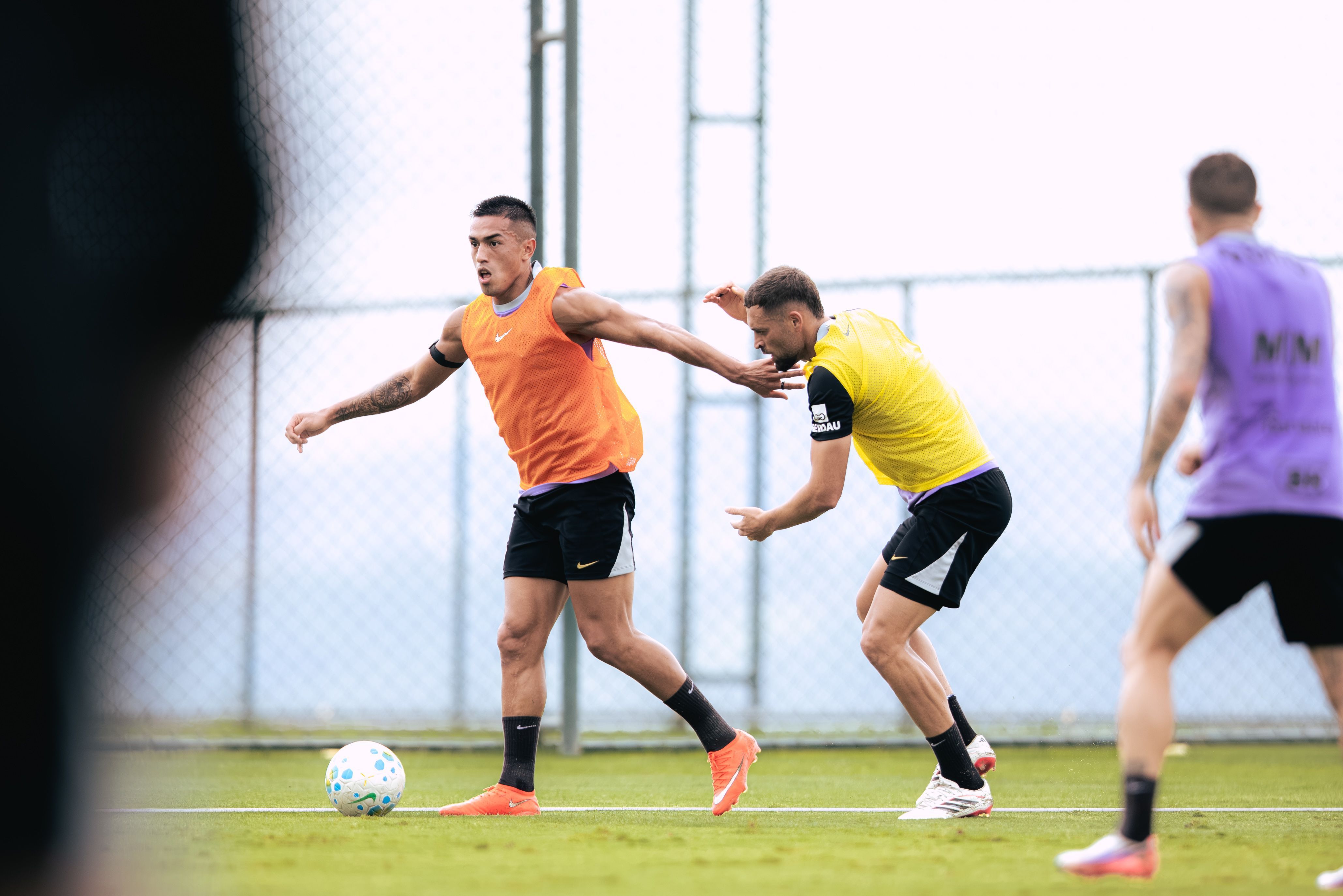 Cuello evolui em recuperação e pode reforçar Atlético, contra o Grêmio, na Copa do Brasil