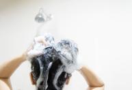 Shampoos para cabelos grisalhos: 9 melhores fórmulas para iluminar, dar volume e brilho aos cabelos finos e brancos