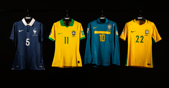 Philippe Coutinho leiloa coleção de camisas históricas em ação beneficente • Reprodução/MWS