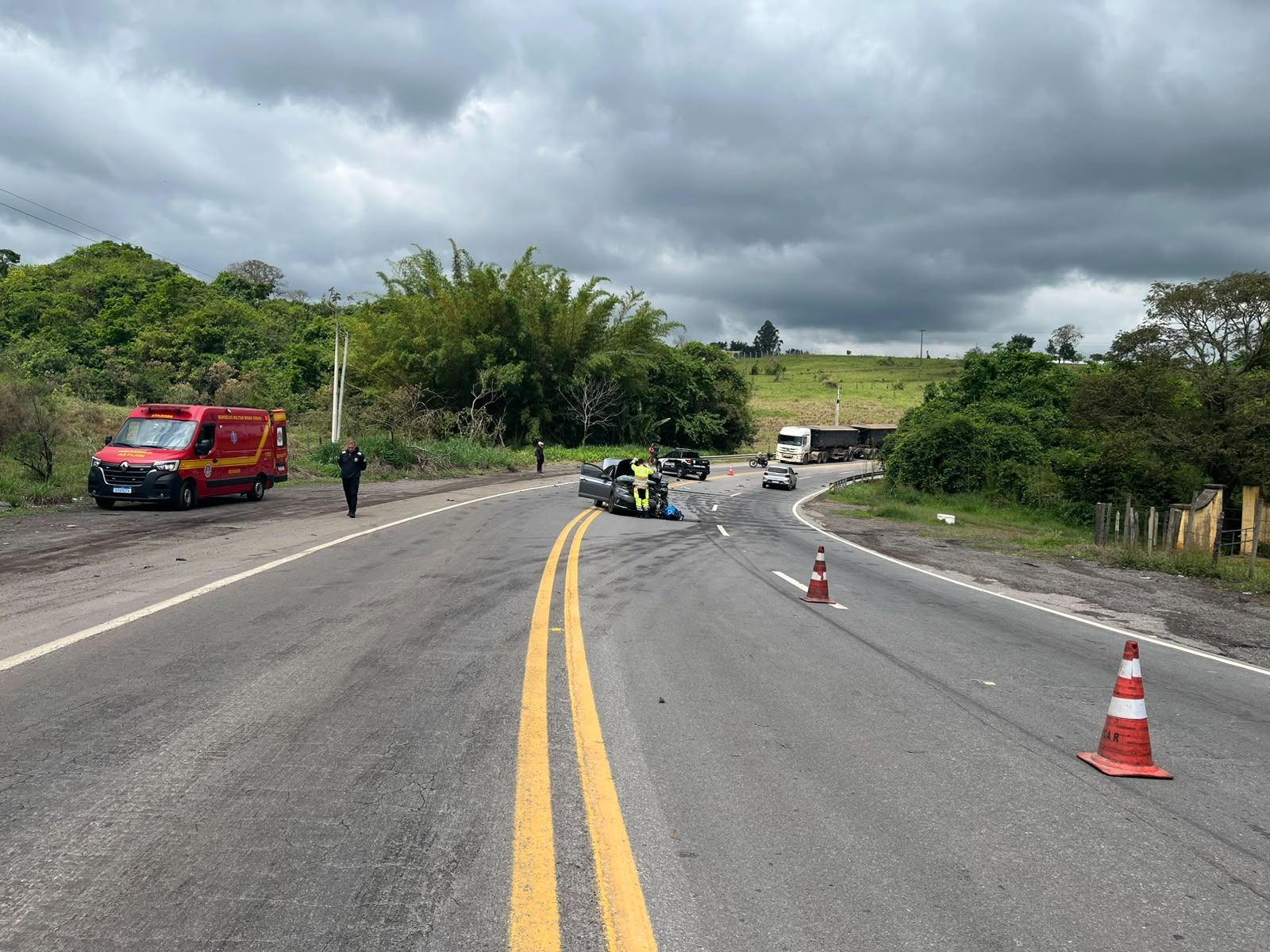 Motociclista morre em colisão frontal com carro na MGC-491, em Varginha