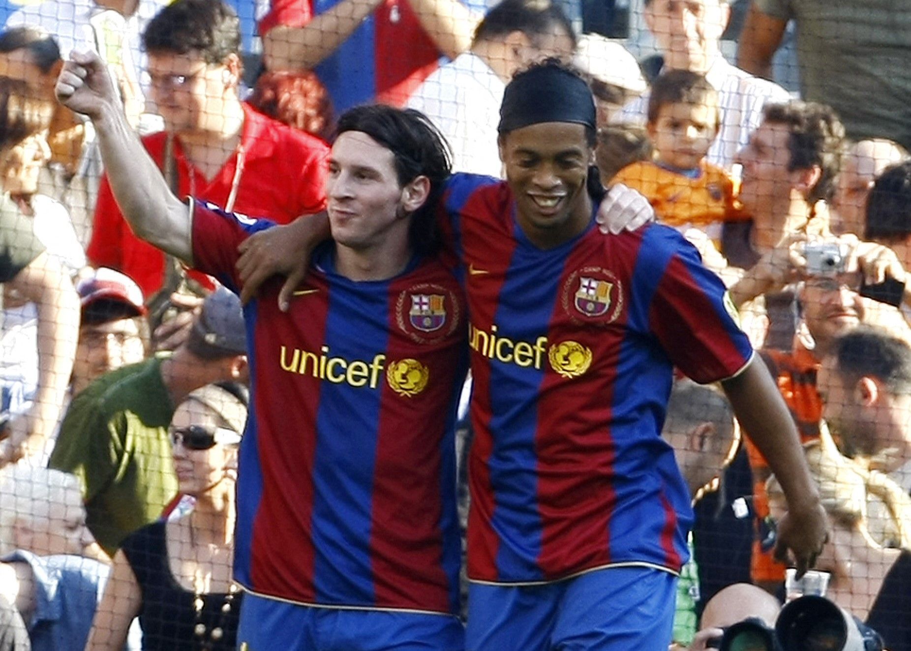 Ronaldinho exalta Messi por carreira na Argentina e manda recado: 'Desfruta da vida'