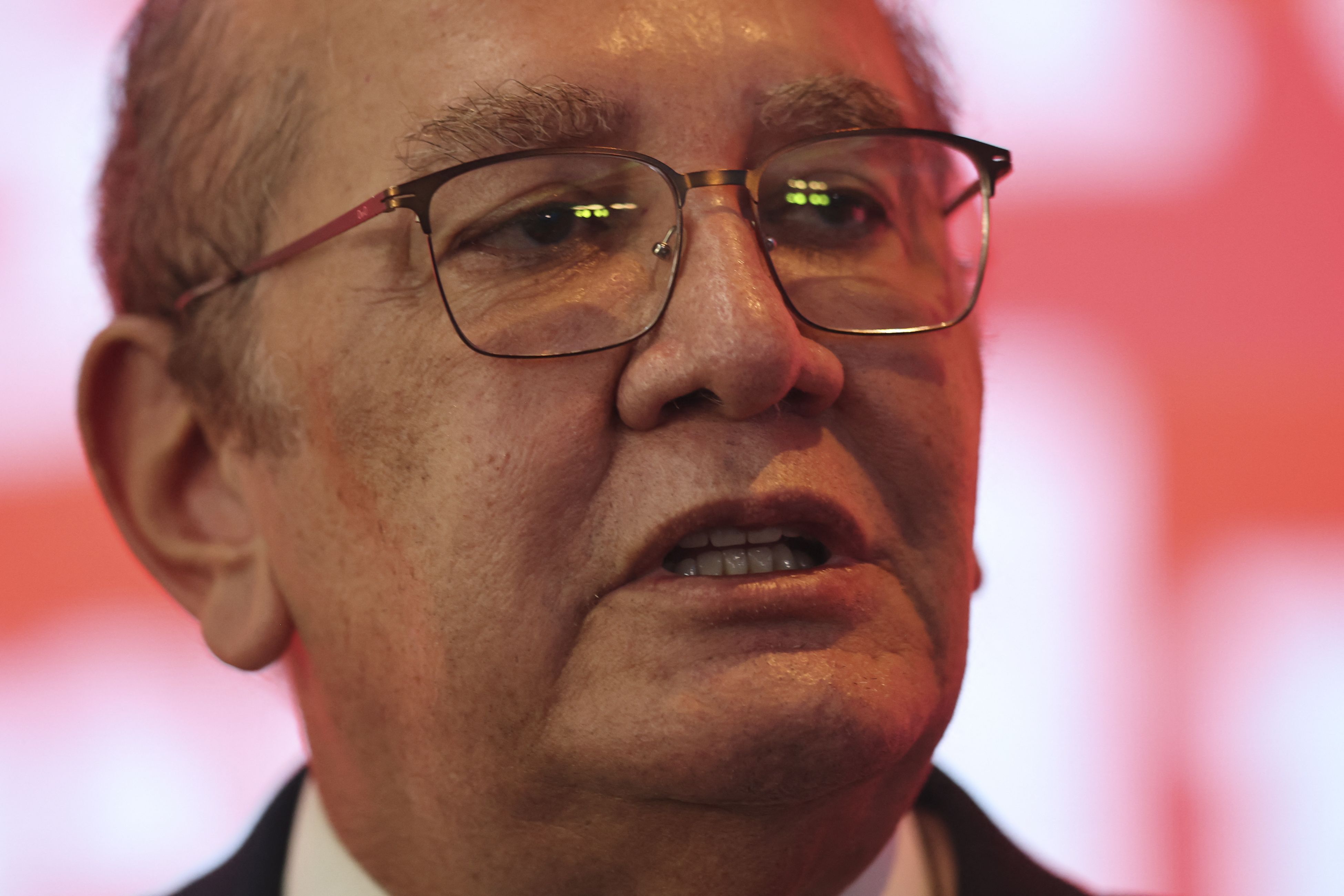 STF: Gilmar Mendes nega ter entrado na cabine de votação com celular