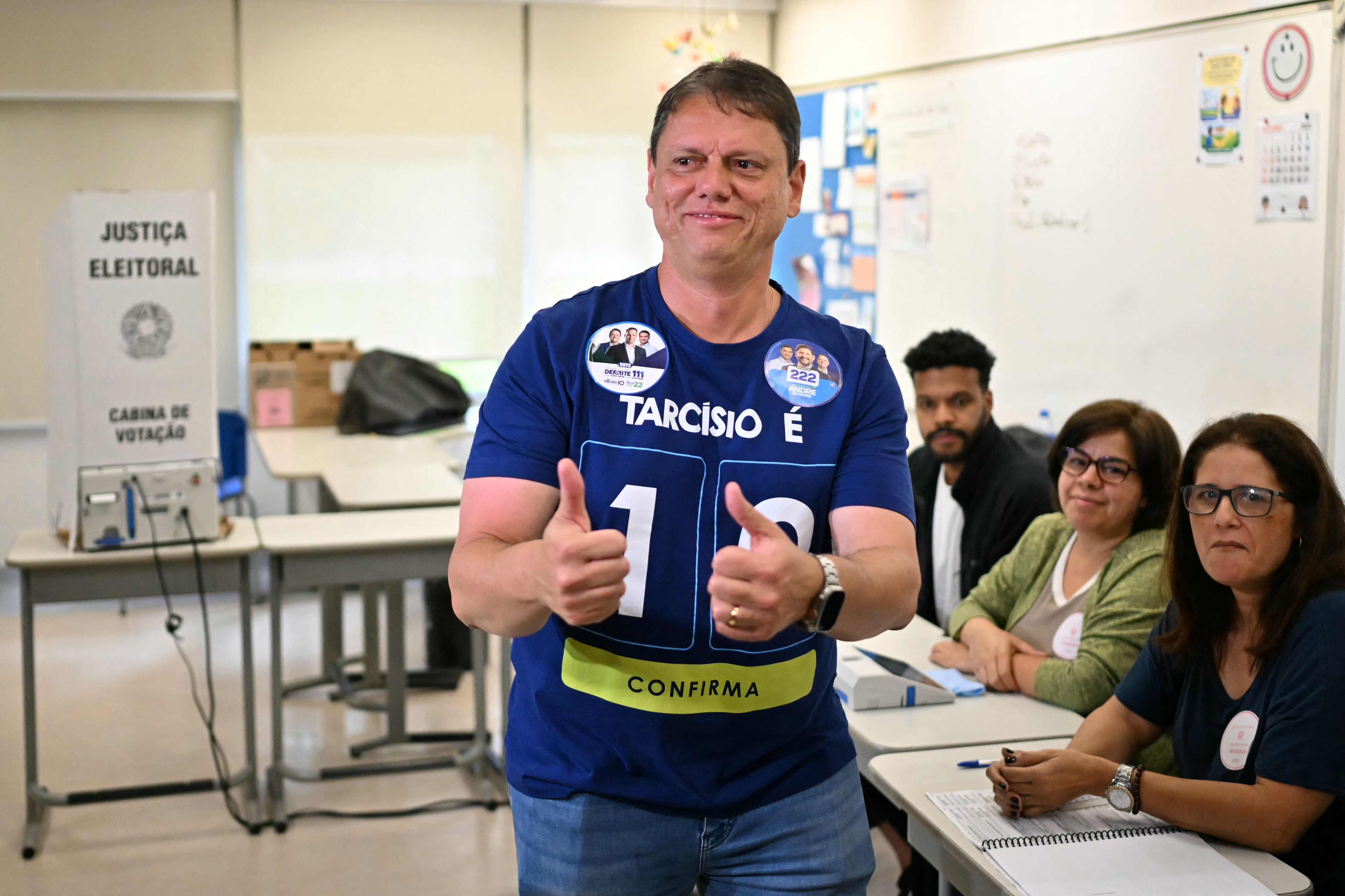 Eleições 2026: candidato Tarcísio de Freitas vota na zona Oeste de São Paulo