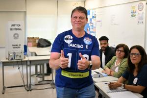 Eleições 2026: candidato Tarcísio de Freitas vota na zona Oeste de São Paulo: 'Muito otimista'