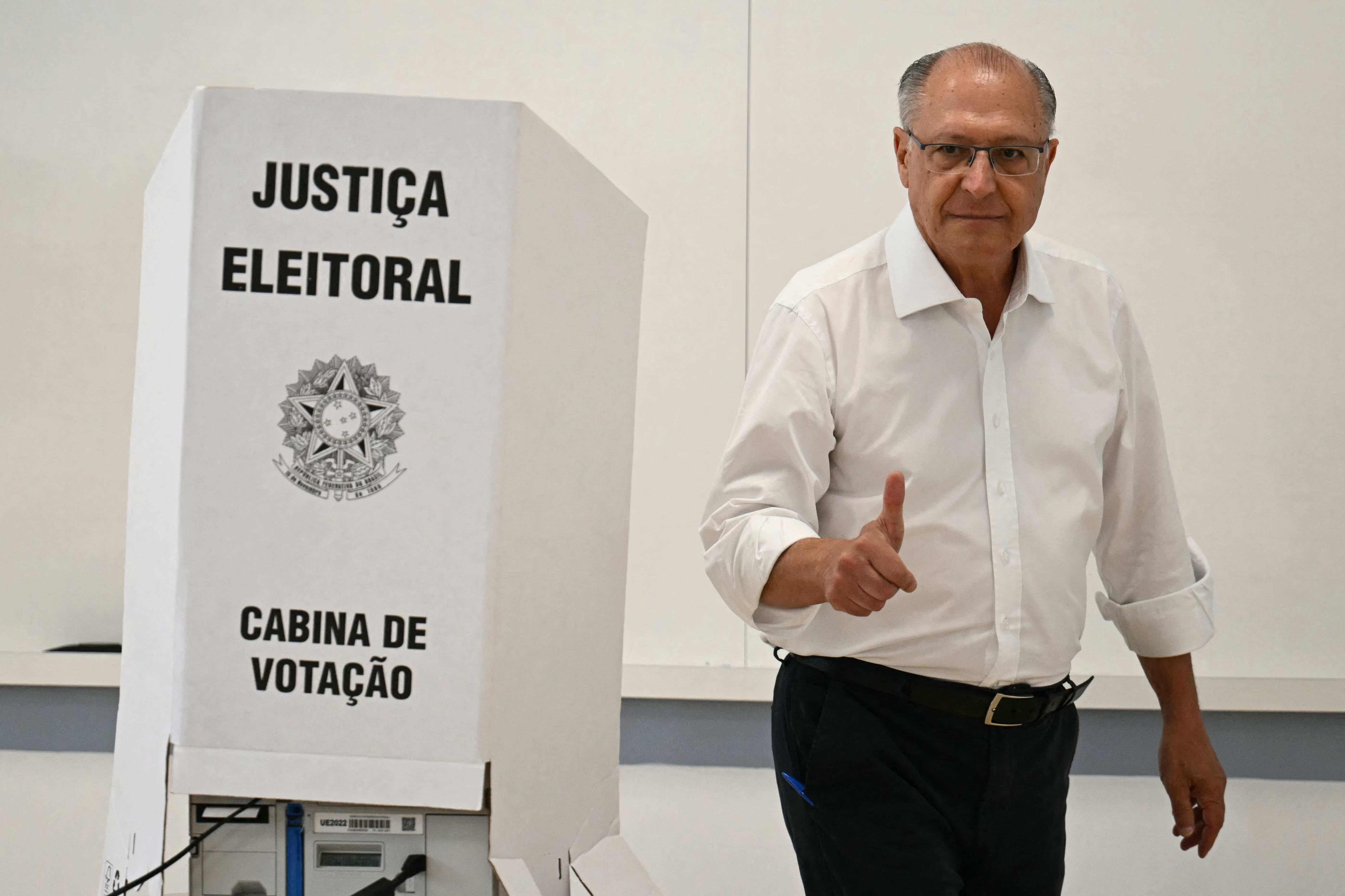 Geraldo Alckmin vota na Zona Oeste de SP: 'Com o presidente Lula, salvamos a democracia'