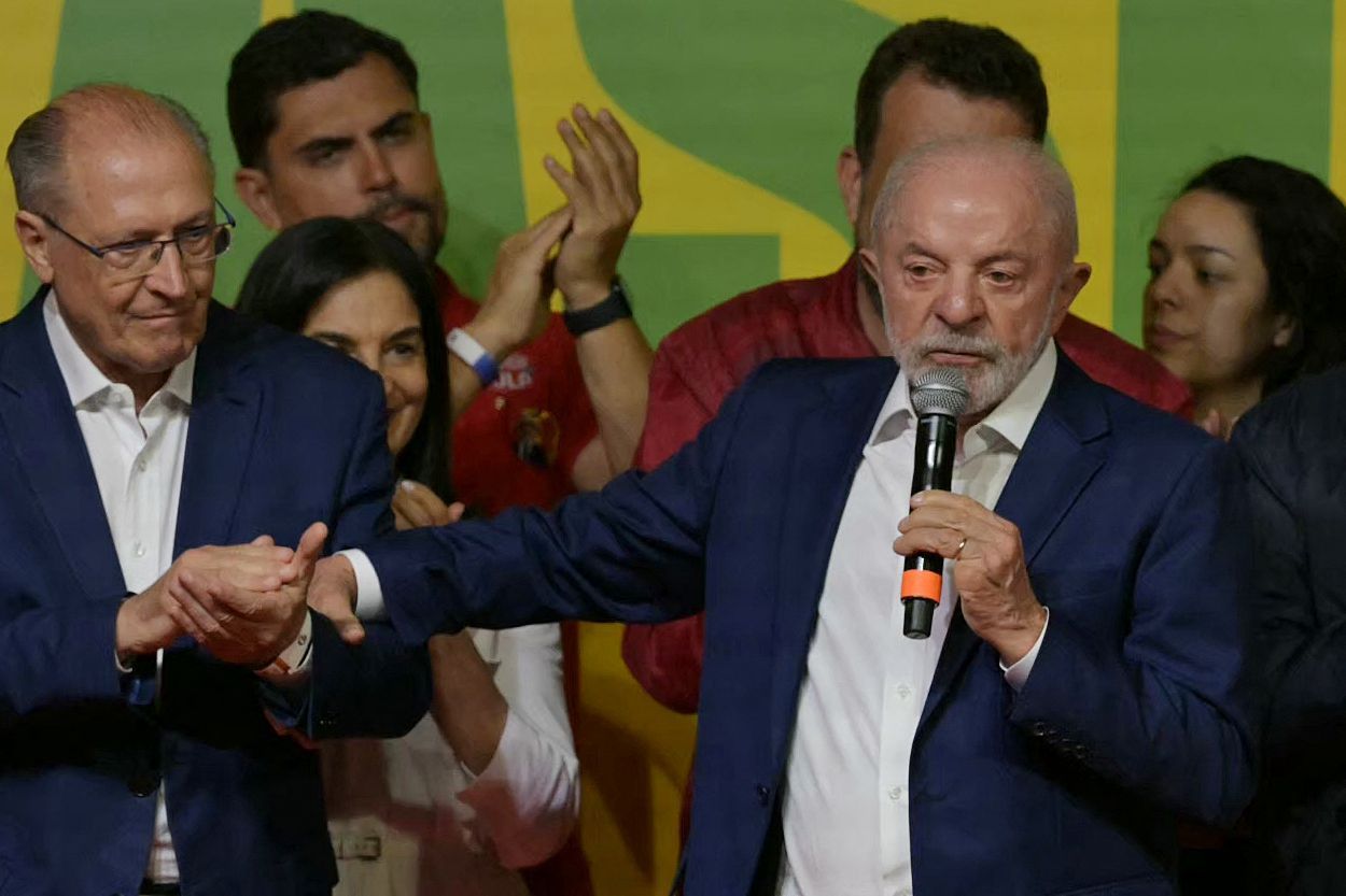 Lula anuncia envio de PEC do passe livre aos fins de semana em cidades com transporte coletivo
