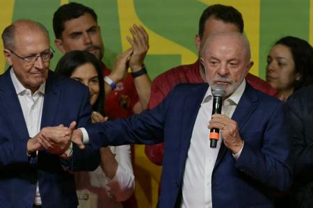 Lula anuncia envio de PEC para criar passe livre aos fins de semana em cidades com transporte coletivo