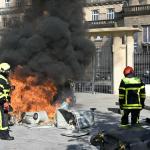 Protestos na França: estudante de 15 anos tem mão arrancada ao pegar granada lançada por policiais