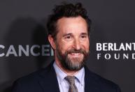 Noah Wyle, ator de 'The Pitt', é eleito o homem mais sexy do mundo pela revista People