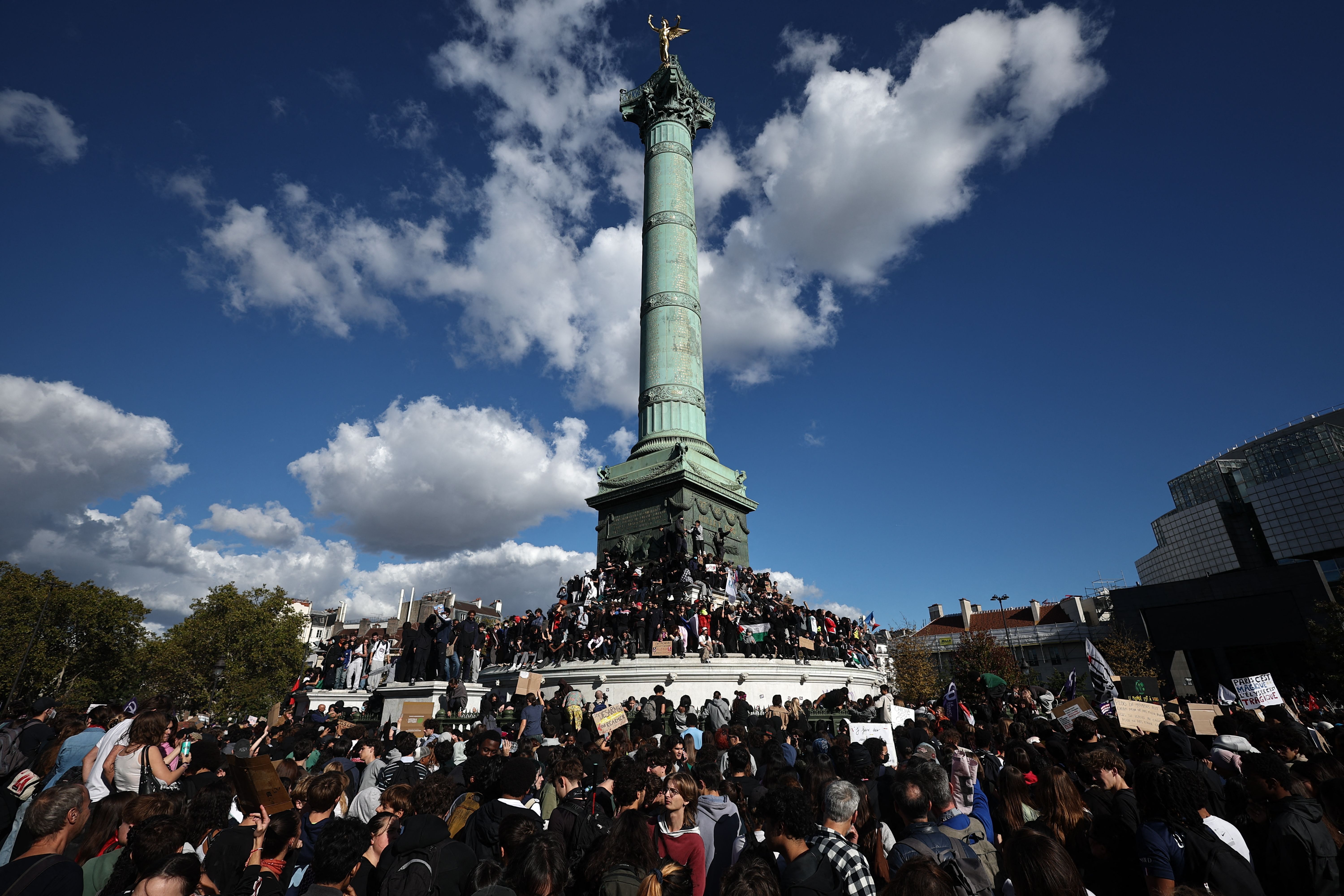 'Lutando por nosso futuro': estudantes convocam novos protestos na França