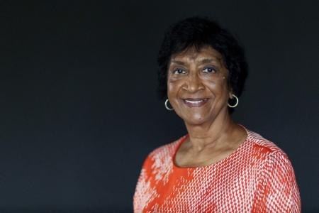 A ex-chefe de direitos humanos das Nações Unidas (ONU), Navanethem "Navi" Pillay, posa durante uma sessão de fotos em Joanesburgo, em 20 de janeiro de 2023