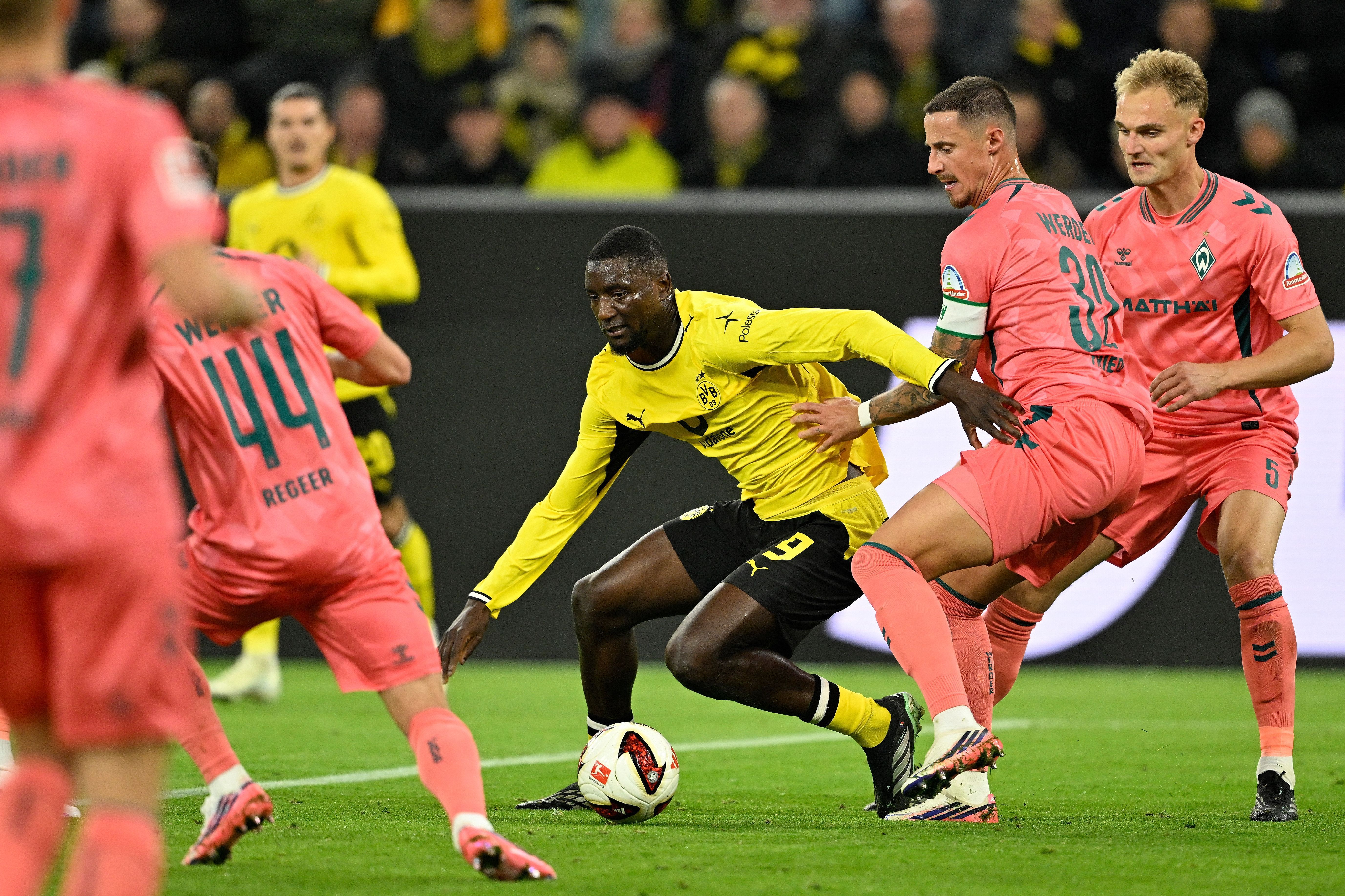 Dortmund abre 2 a 0, mas cede empate no fim e pode perder liderança do Alemão