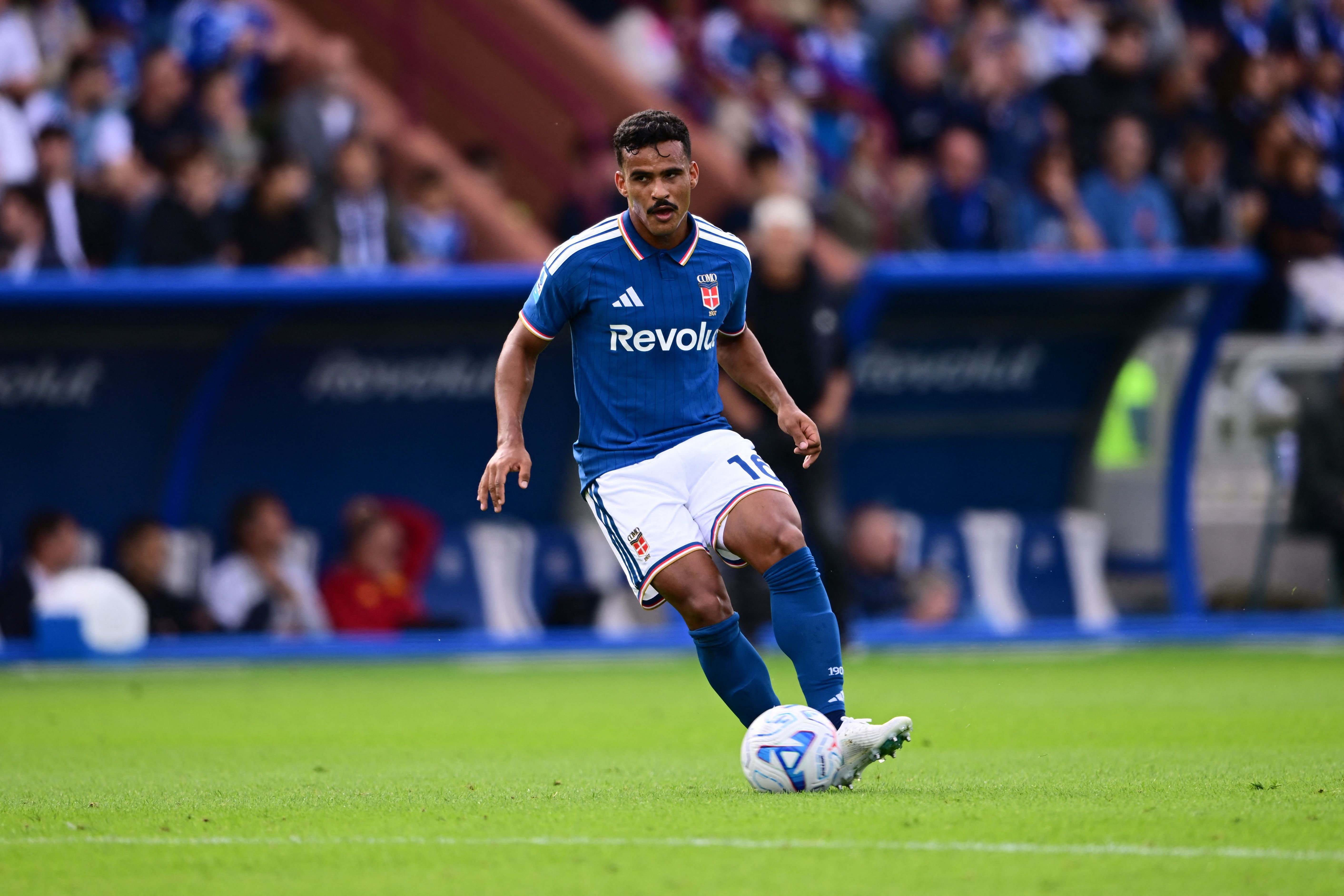 Ex-Cruzeiro é titular de time europeu em jogo da Champions League