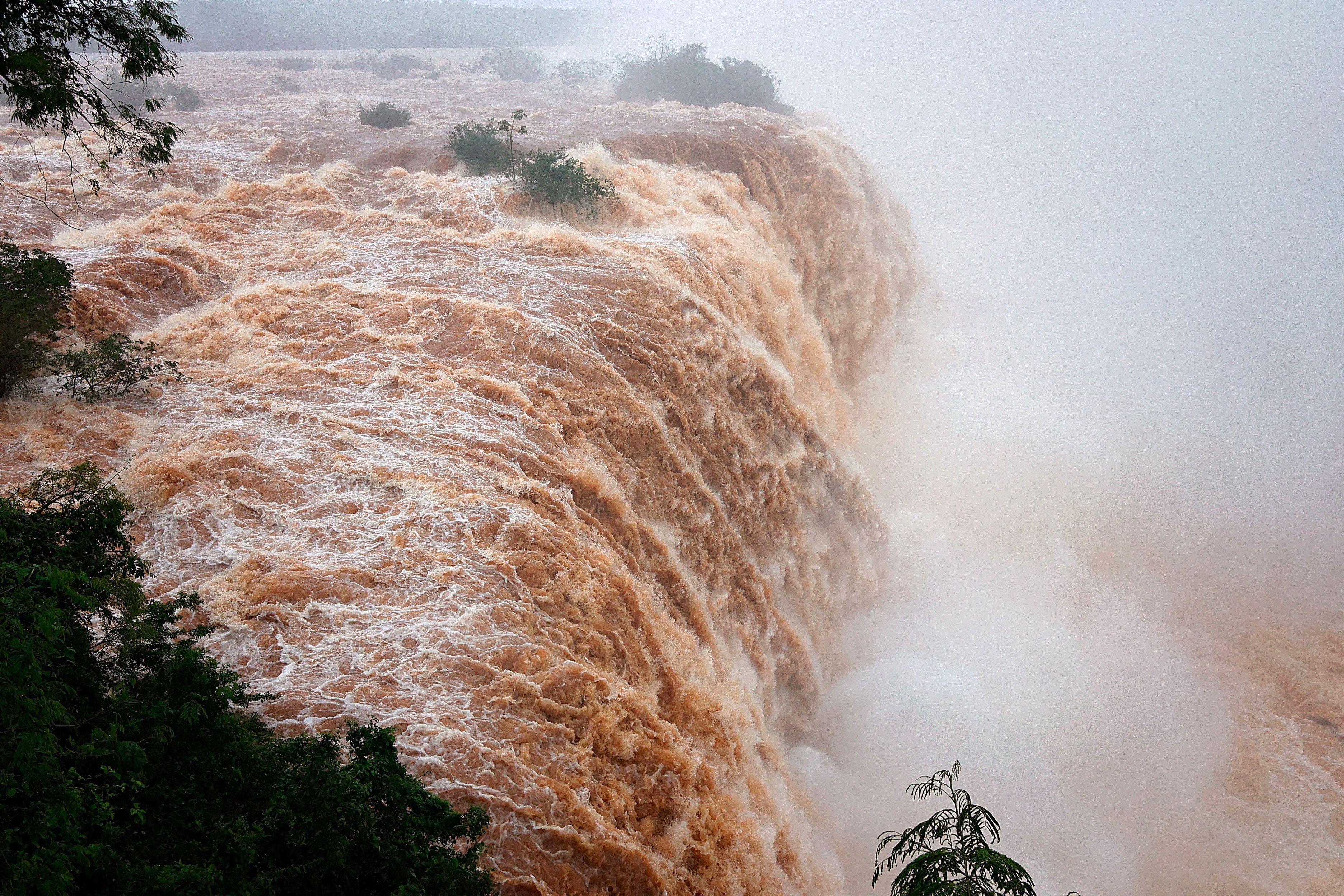 Cataratas do Iguaçu têm vazão 10 vezes maior que a média histórica