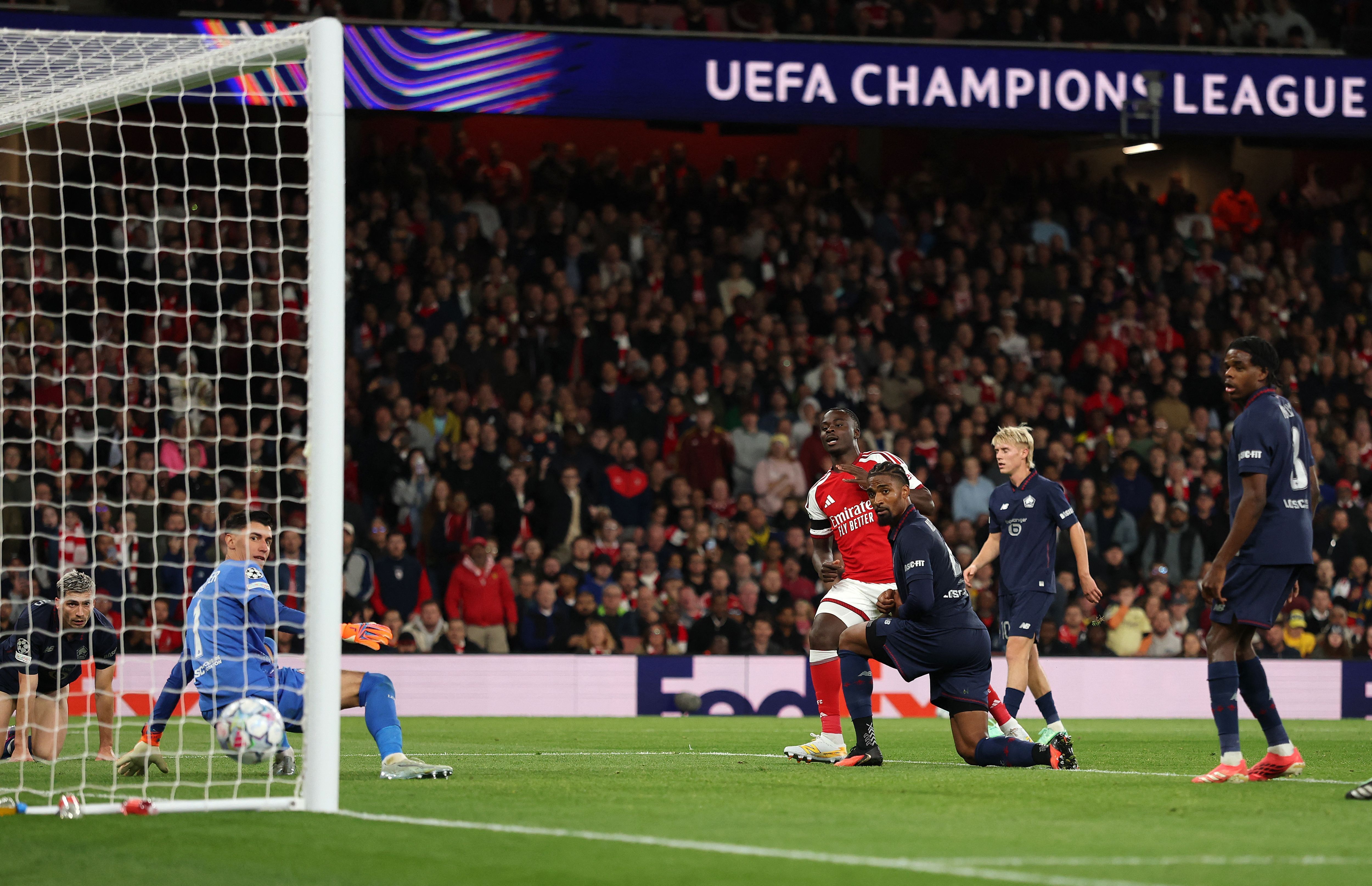 Arsenal deslancha no 2º tempo e goleia o Lile pela Champions League