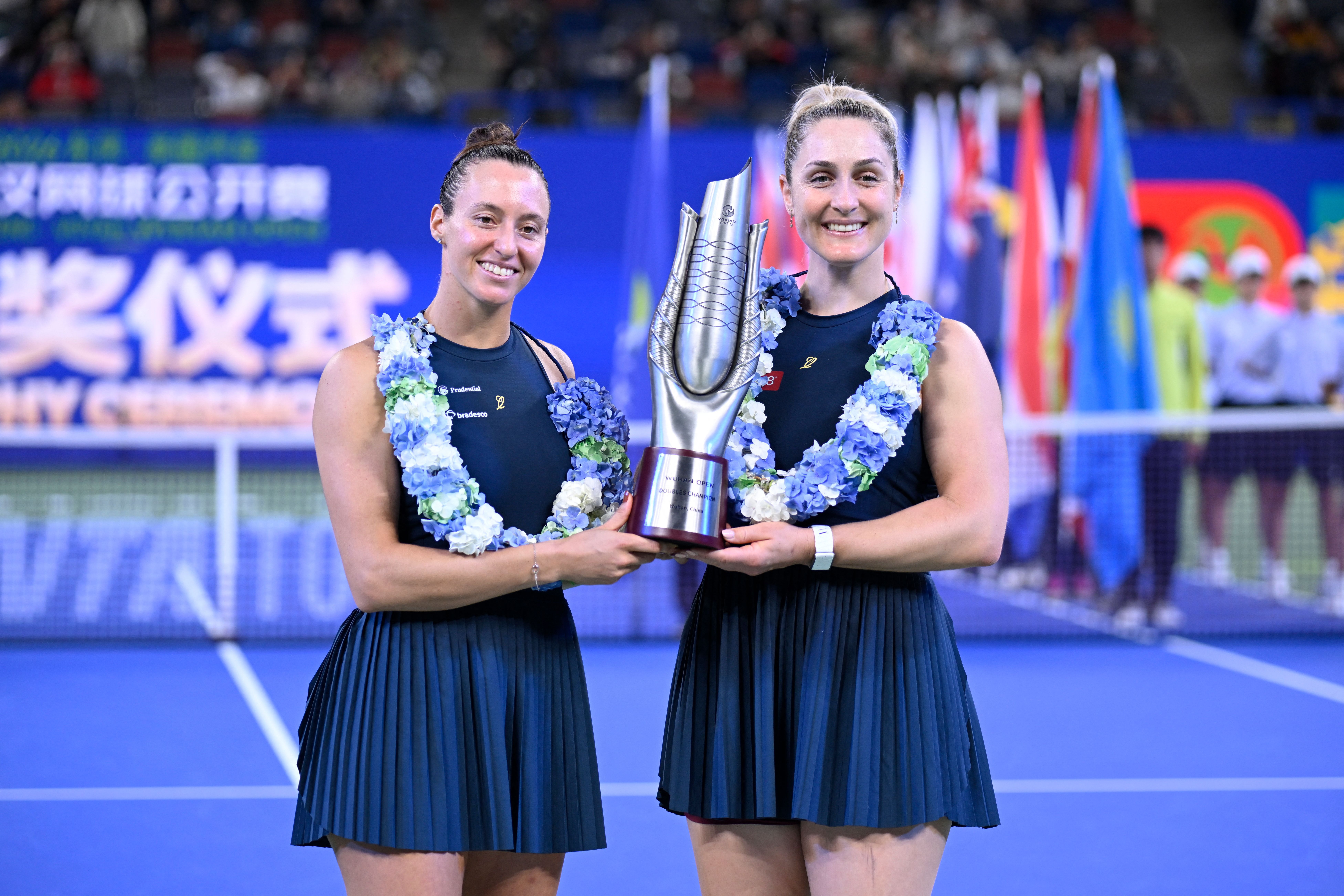 Stefani e Dabrowski conquistam WTA de Wuhan e se tornam líderes do ranking de duplas