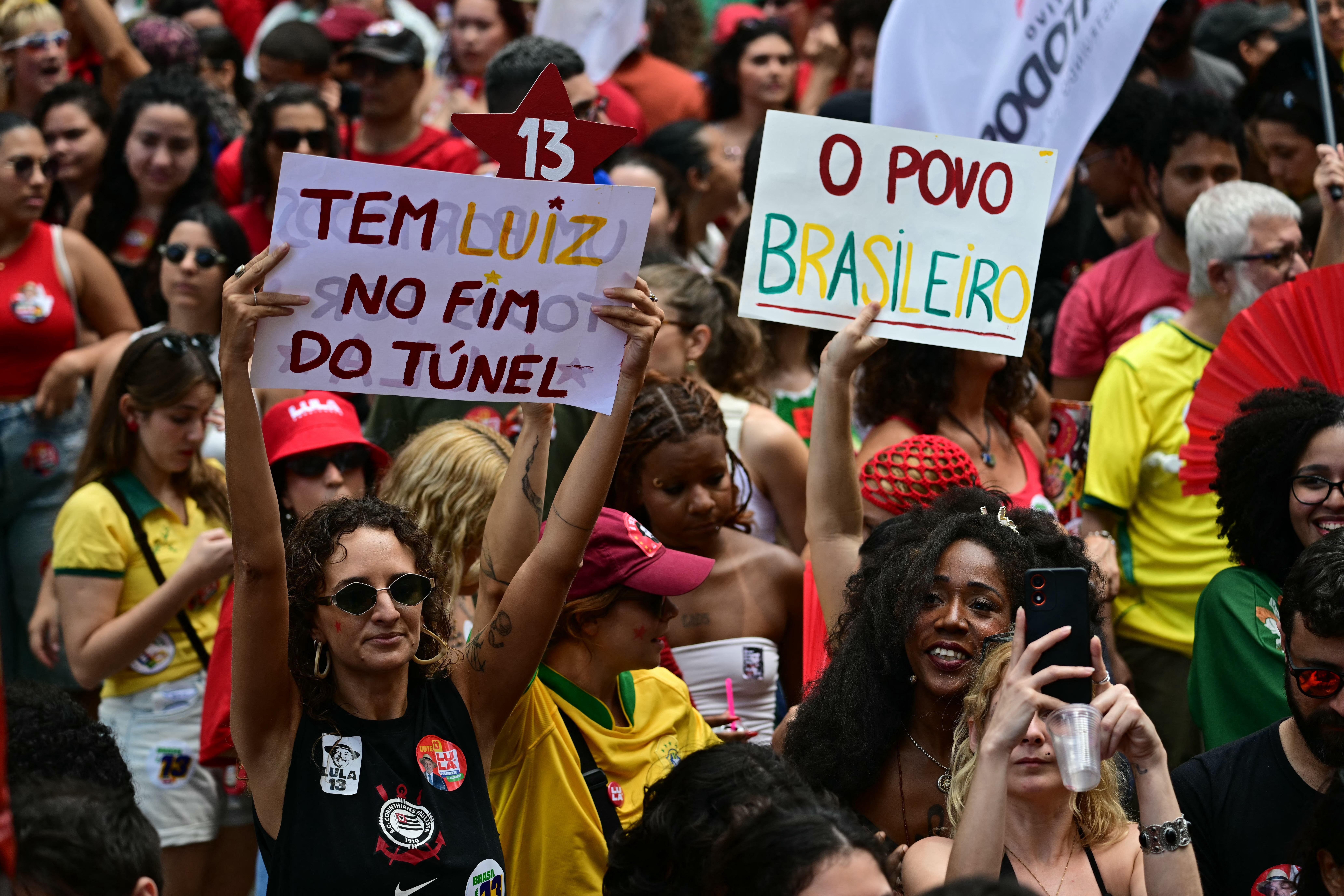 Manifestantes pró-Lula realizam atos em várias cidades do país neste domingo (18)