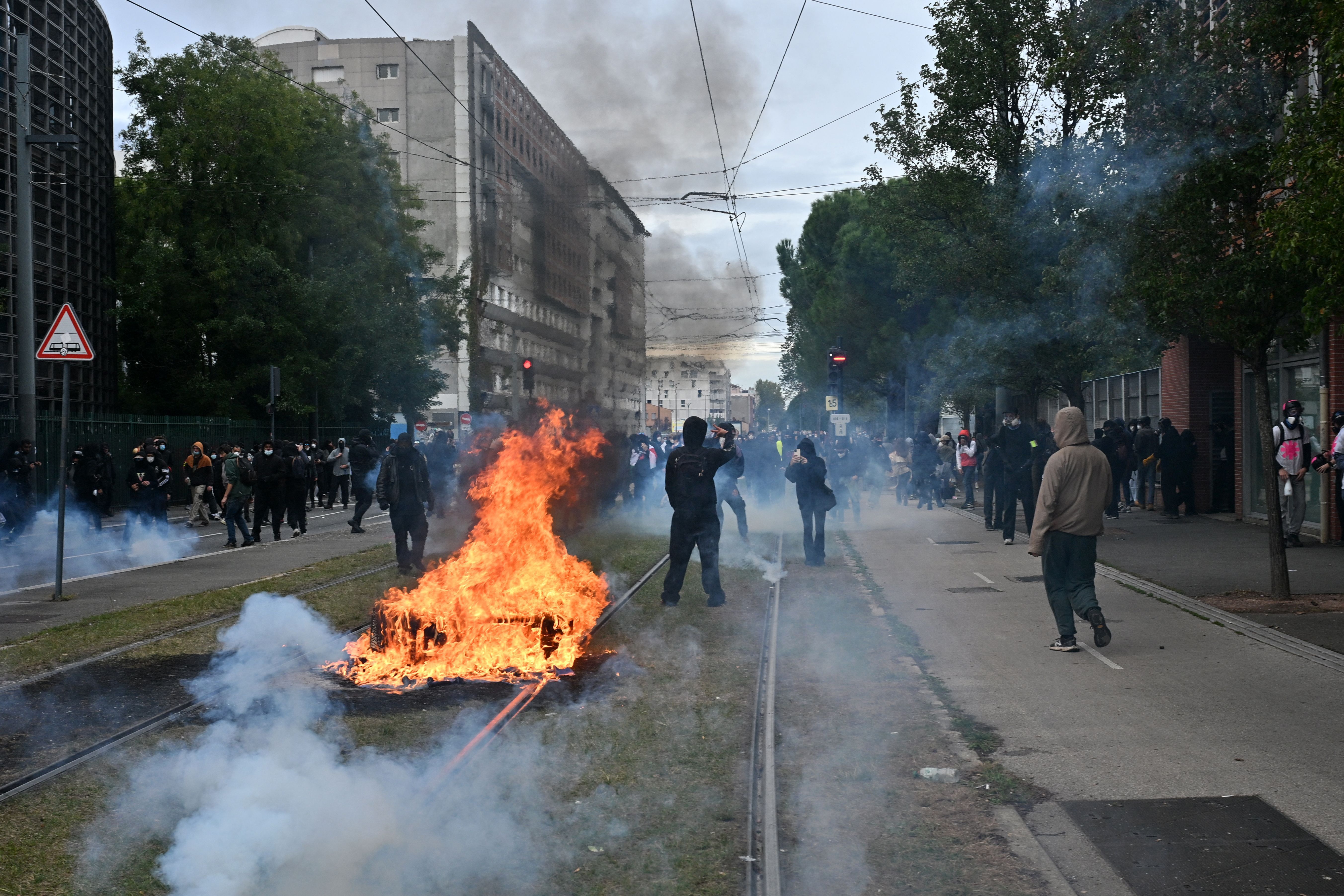 França mobiliza mais de 70 mil agentes de segurança para conter protestos violentos