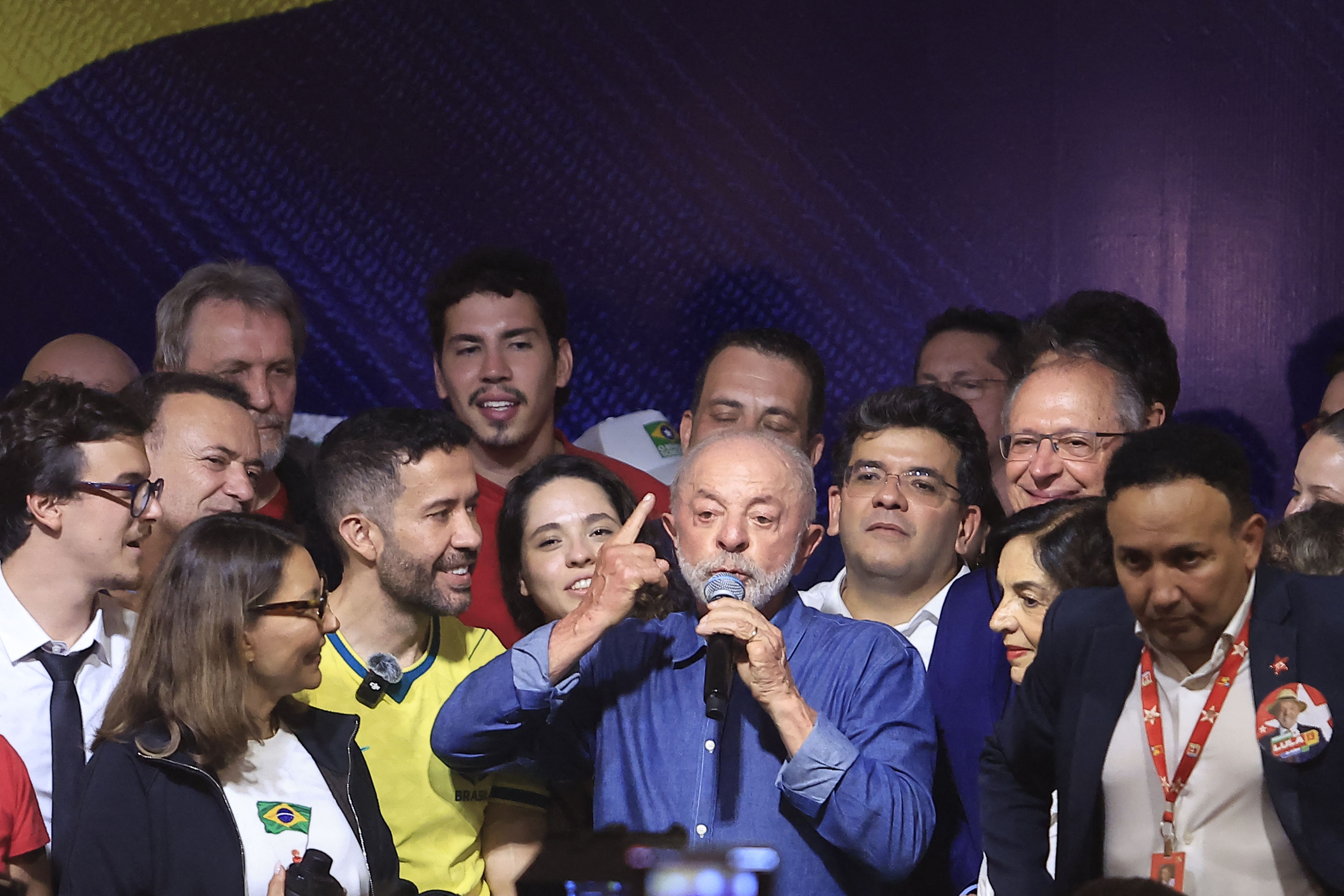 Lula prepara novo governo sob a pressão do mercado e busca por apoio no Congresso conservador