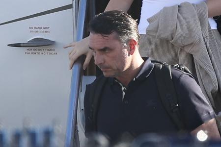 Flávio Bolsonaro chega aos EUA após fugir do Brasil