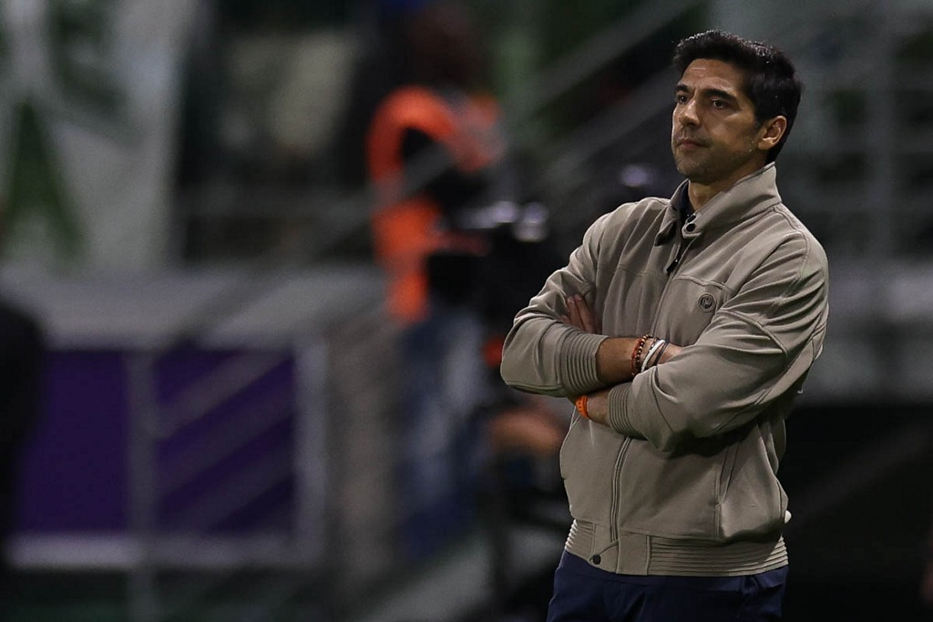 'Dor de cabeça': como Abel prepara Palmeiras para três decisões na temporada
