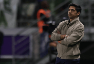 'Dor de cabeça': como Abel prepara Palmeiras para três decisões na temporada