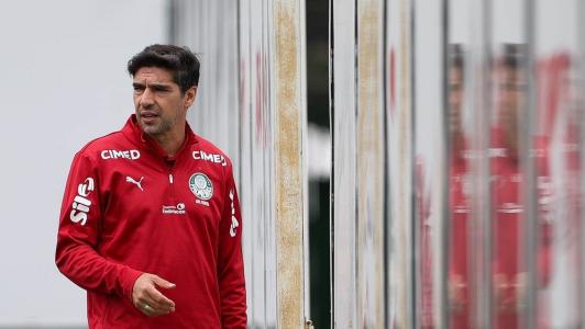 Abel Ferreira prepara Palmeiras para restante da temporada