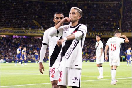 Adson em vitória do Vasco na Bombonera