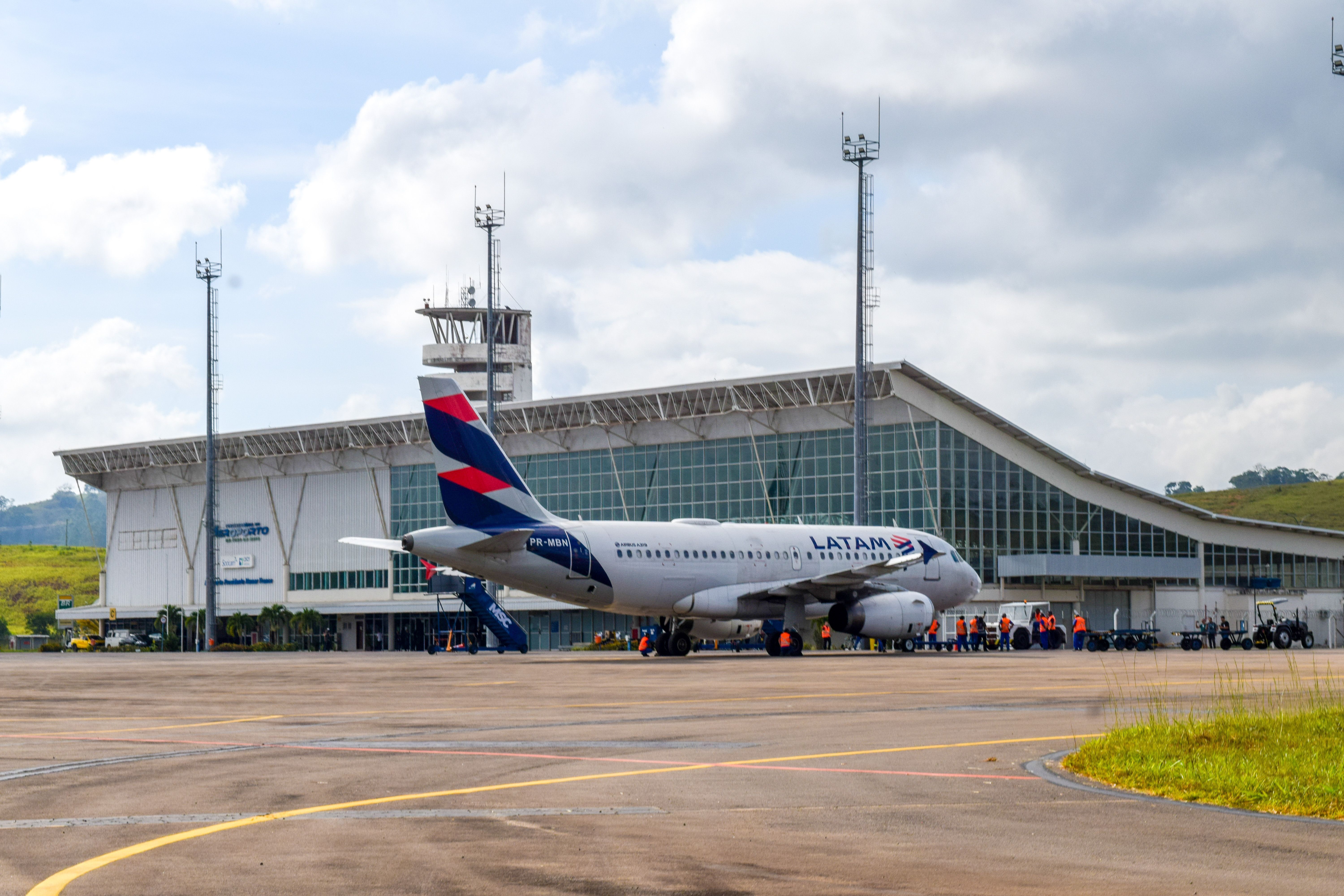 Aeroporto da Zona da Mata espera receber mais de 2 mil passageiros no feriado de NS Aparecida