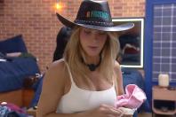 Em primeiro ato como Fazendeira, Ana Bruna ameaça: 'Vou botar pra quebrar'