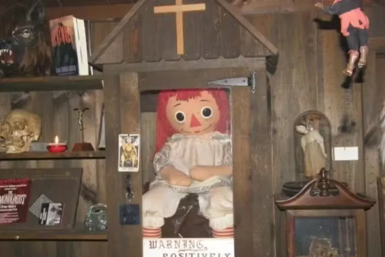 Halloween: 5 casas e objetos cercados por histórias de assombração