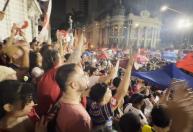 Apoiadores de Lula se reúnem na Cinelândia para acompanhar apuração no Rio