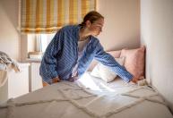 O que significa arrumar a cama logo depois de acordar? A psicologia explica o que isso diz sobre você