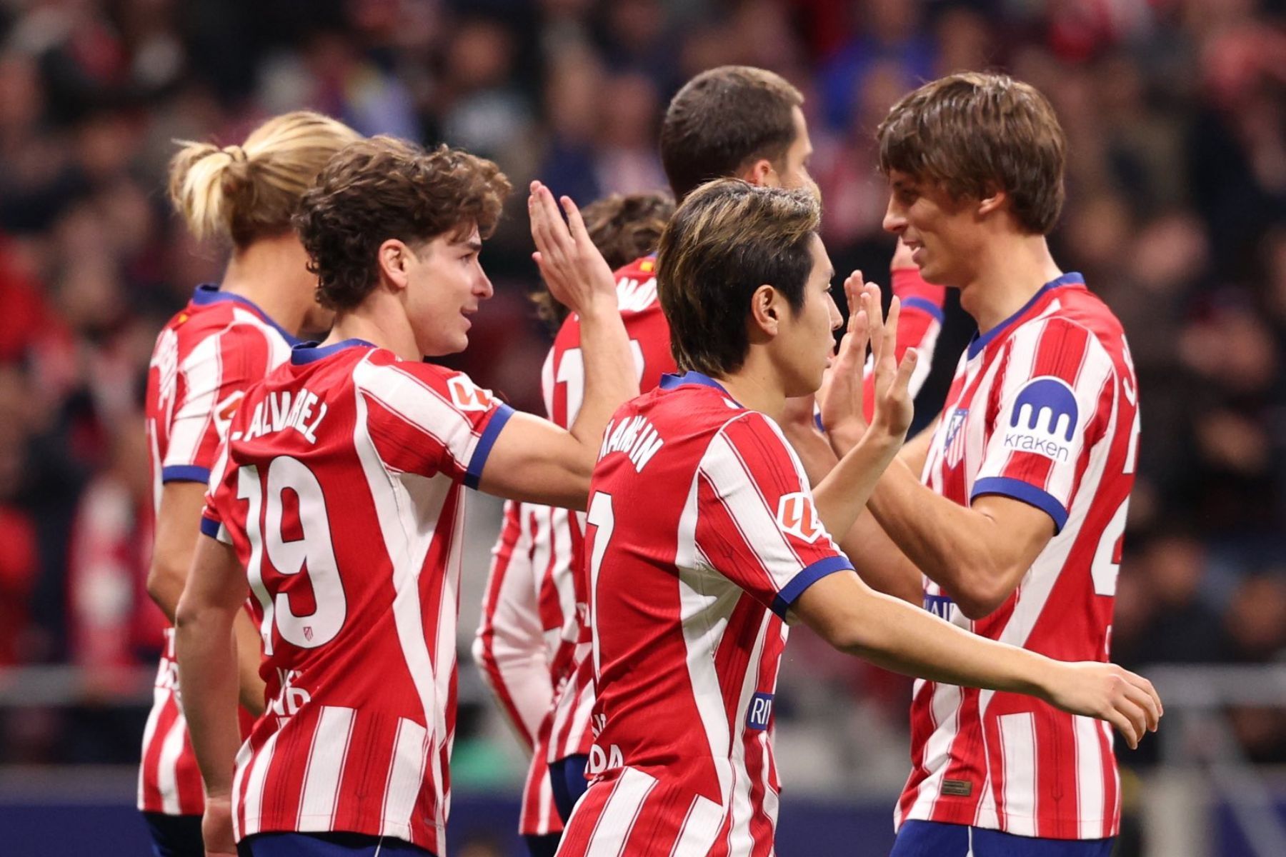 Atlético de Madrid vence e mantém perseguição ao Barcelona no Campeonato Espanhol