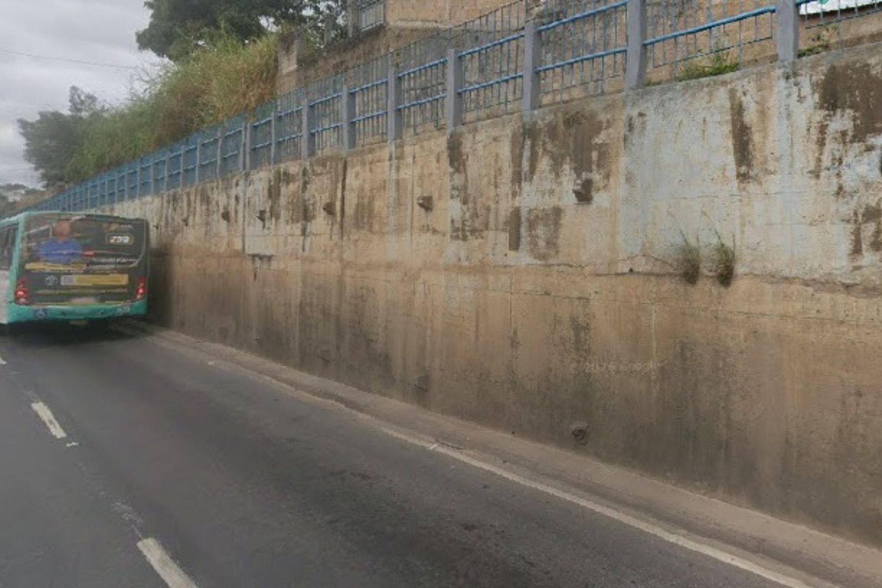 Jovem morre decapitada em acidente de moto em Juiz de Fora