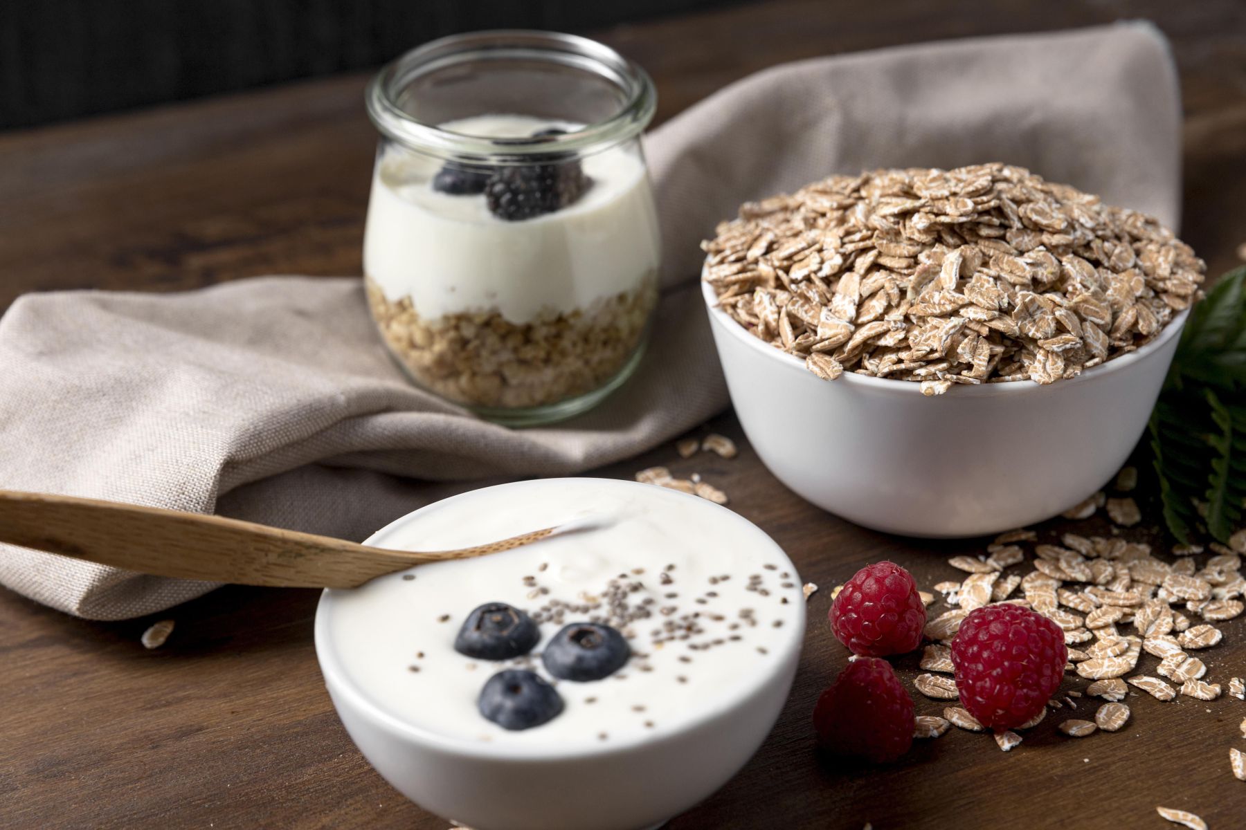 Aveia ou iogurte? Nutricionista revela qual é a melhor opção para um café da manhã saudável