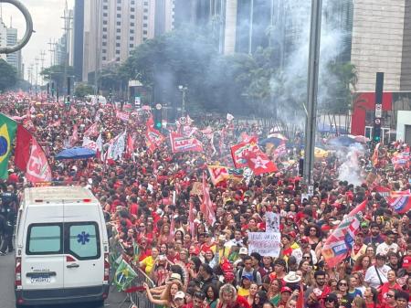 Avenida Paulista, em São Paulo, durante manifestação do PT