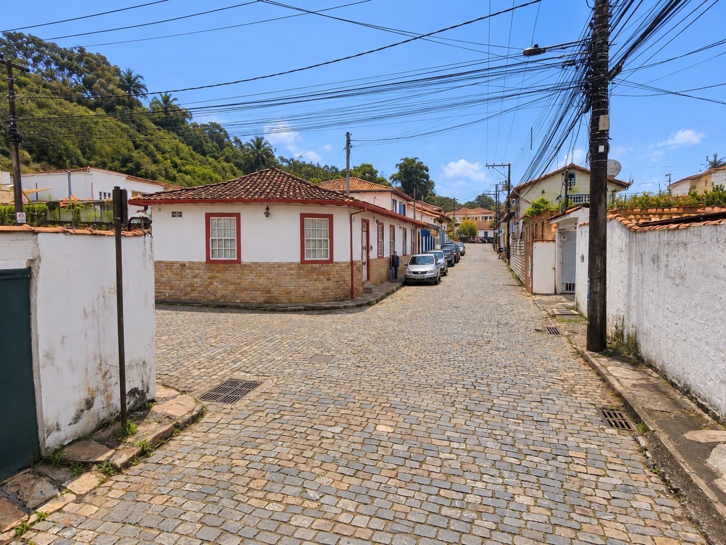 Pai e filho ficam feridos após briga com faca no bairro Pilar, em Ouro Preto
