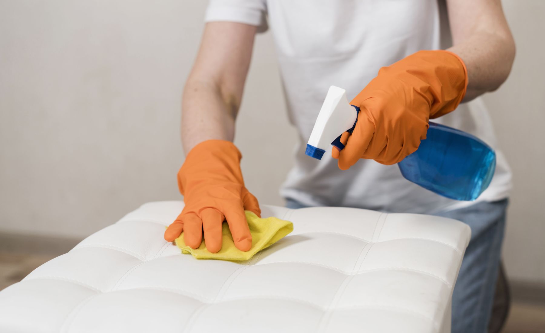 Como o vinagre branco ajuda a afastar percevejos e pulgas do colchão de forma natural