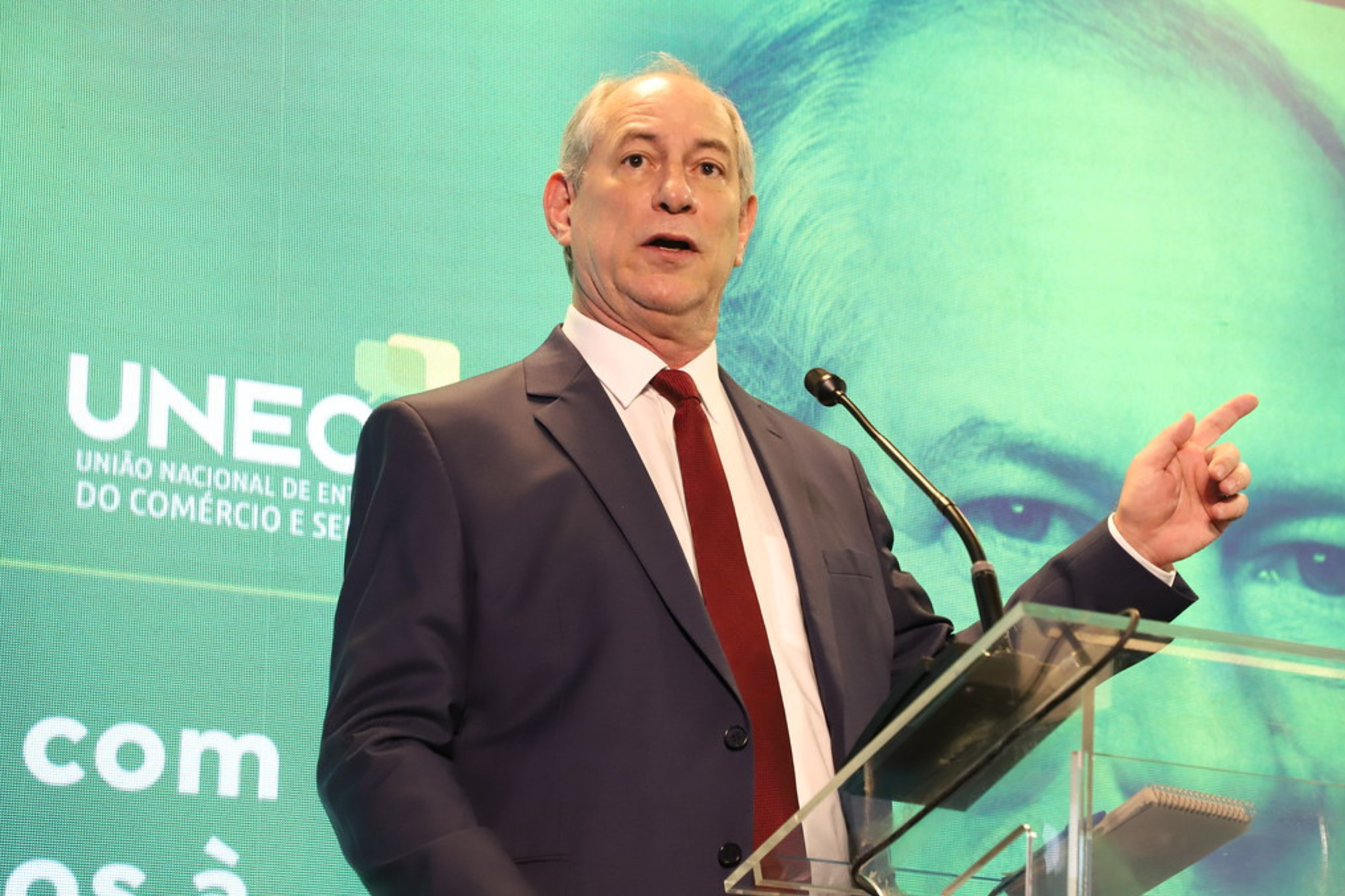Ciro Gomes pede cassação da chapa de Elmano de Freitas na Justiça Eleitoral