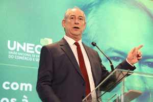 Ciro Gomes pede cassação da chapa de Elmano de Freitas na Justiça Eleitoral