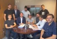 Ao lado de Flávio Bolsonaro, Cleitinho pede acordo para rever dívida de Minas em caso de eleição do aliado como presidente