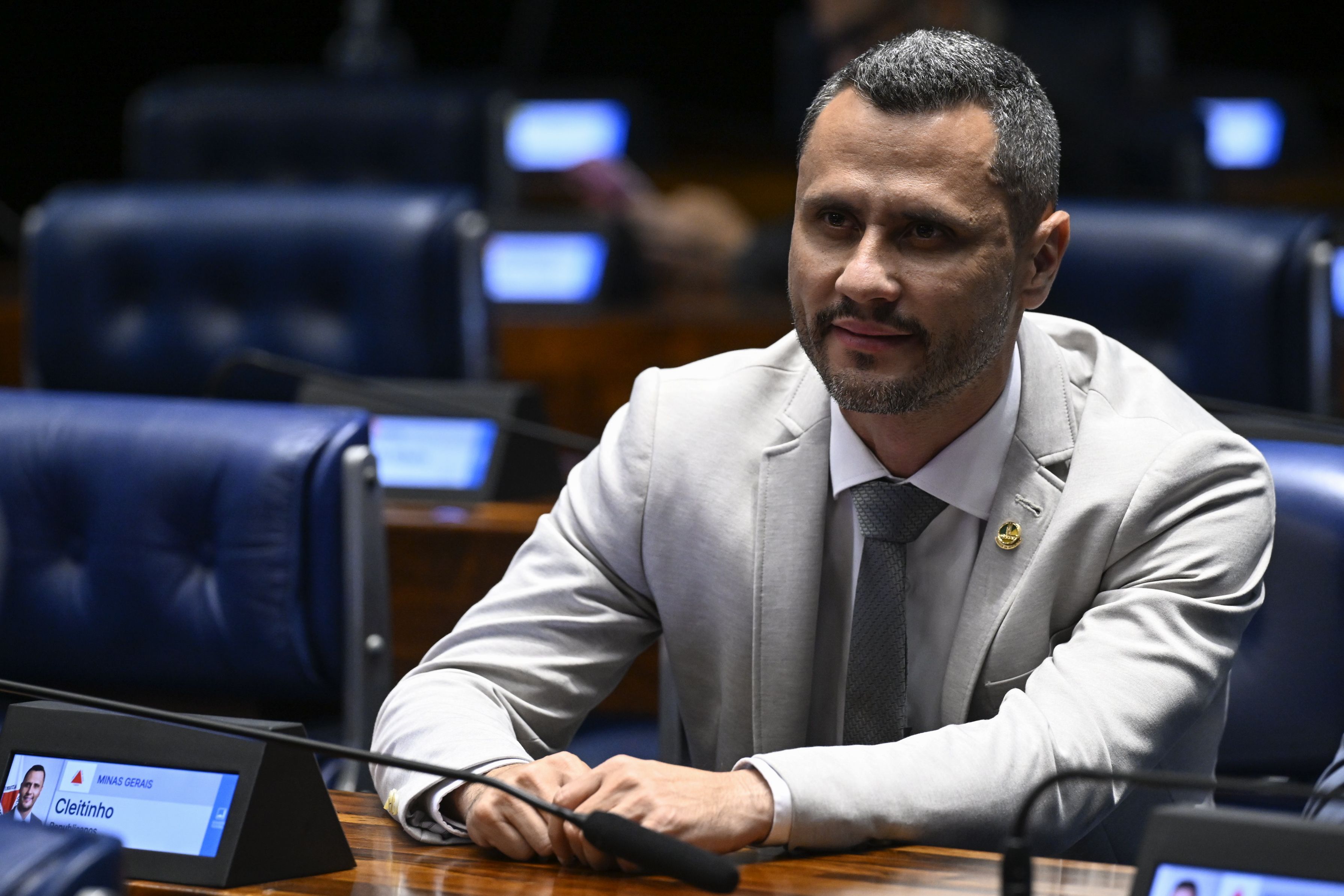 Cleitinho cobra gestão de Simões por situação financeira de MG: 'Entregando com problemas que tanto criticou'