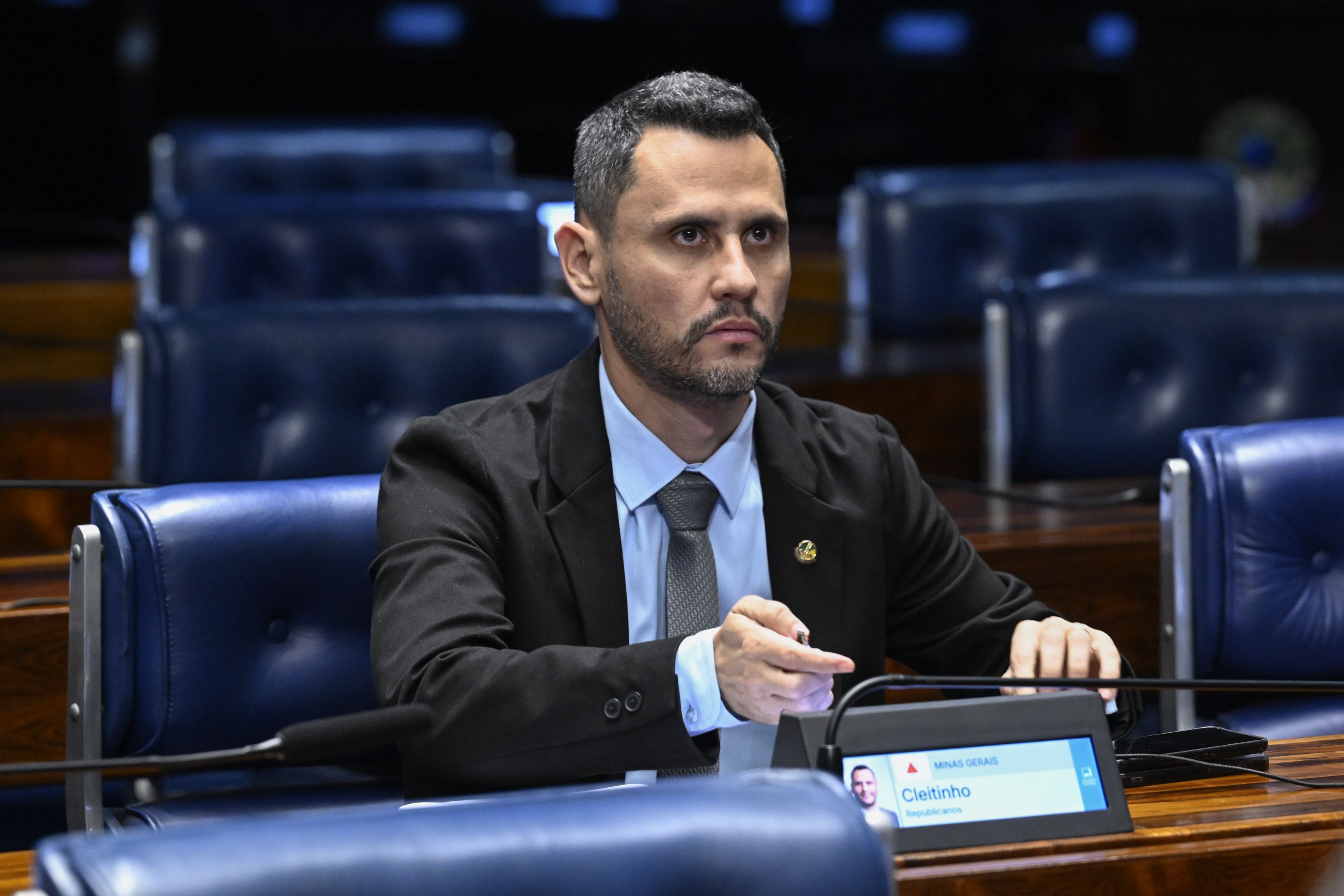 Cleitinho passa mal após discurso no plenário do Senado e recebe atendimento médico