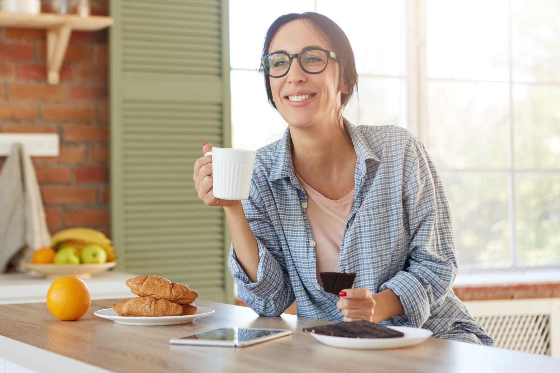 Especialistas em psicologia explicam por que um bom café da manhã pode contribuir para o bom humor durante o dia