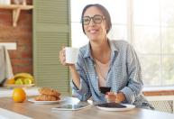 Especialistas em psicologia explicam por que um bom café da manhã pode contribuir para o bom humor durante o dia