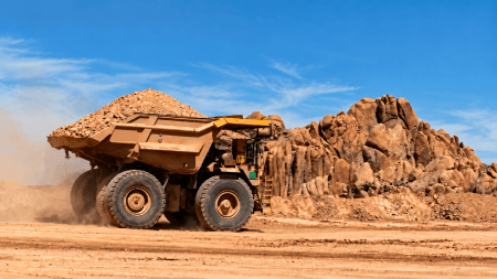 Caminhão de mineração • Imagem ilustrativa gerada por IA