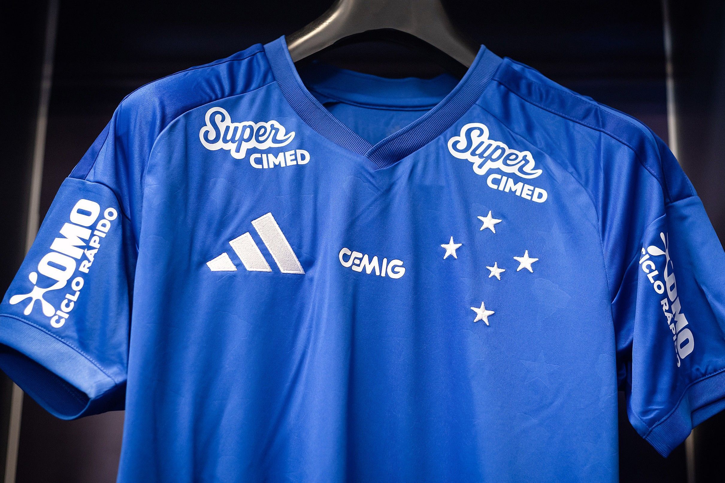 Cruzeiro anuncia retorno de patrocínio até final de 2027, com estreia no clássico