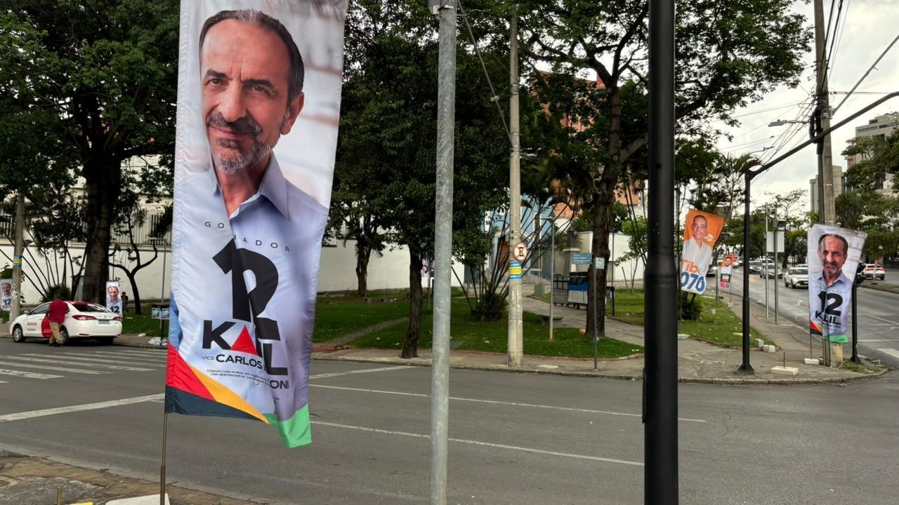 Mesmo após fim do prazo para retirada de material de campanha, candidatos mantêm estruturas nas ruas de BH